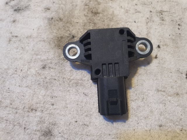 bontott SUZUKI BALENO Első Középső Ütközés Érzékelő (Homlokfalon)