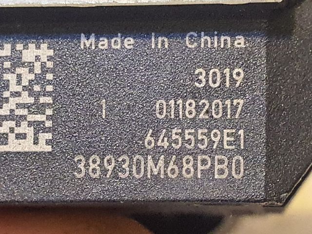 bontott SUZUKI BALENO Első Középső Ütközés Érzékelő (Homlokfalon)