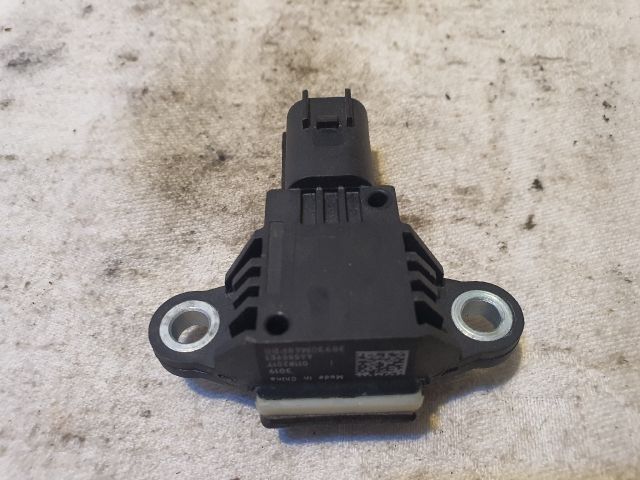 bontott SUZUKI BALENO Első Középső Ütközés Érzékelő (Homlokfalon)