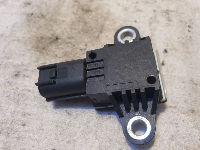 bontott SUZUKI BALENO Első Középső Ütközés Érzékelő (Homlokfalon)