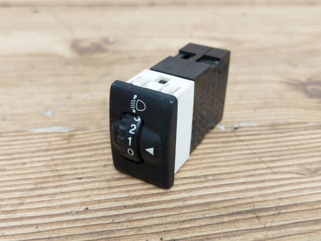 bontott SUZUKI BALENO Fényszórómagasság Állító Kapcsoló