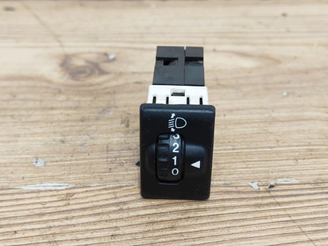 bontott SUZUKI BALENO Fényszórómagasság Állító Kapcsoló