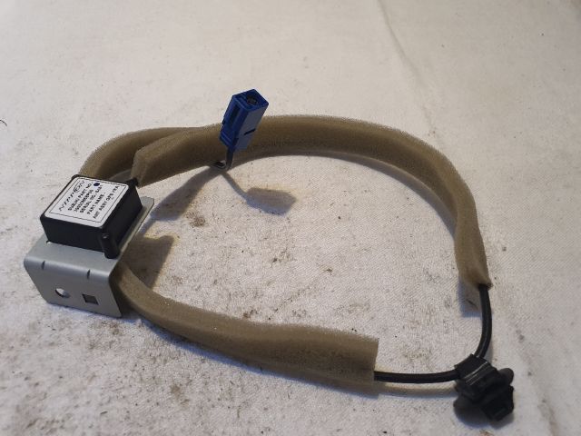 bontott SUZUKI BALENO GPS Antenna