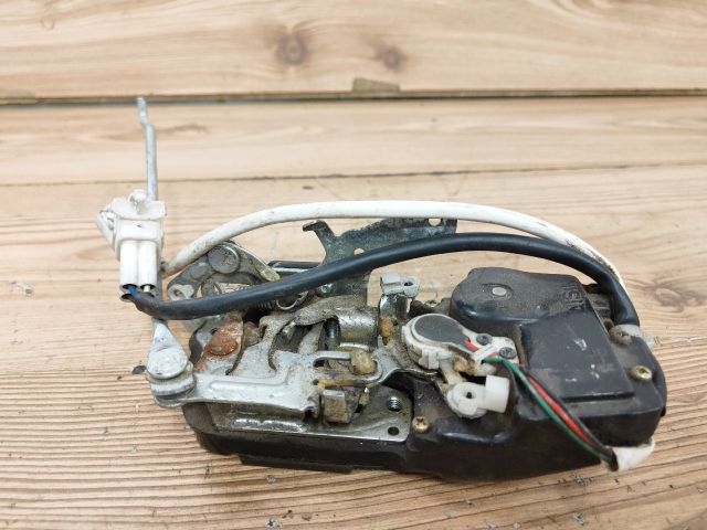 bontott SUZUKI BALENO Jobb első Ajtózár