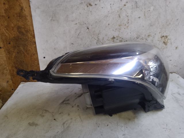 bontott SUZUKI BALENO Jobb Xenon Fényszóró