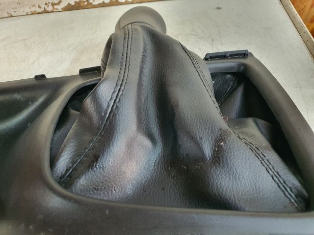 bontott SUZUKI BALENO Váltószoknya