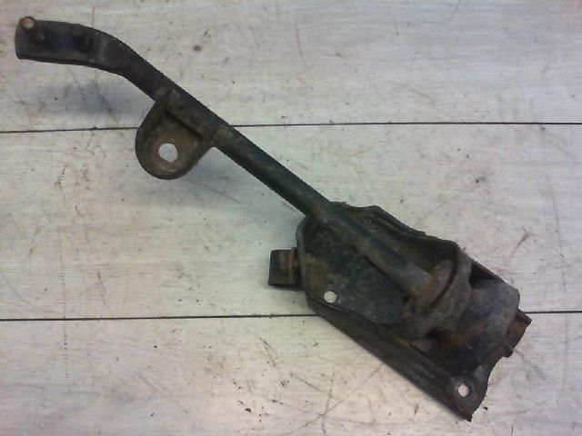 bontott SUZUKI CARRY Bal első Futómű Kitámasztó