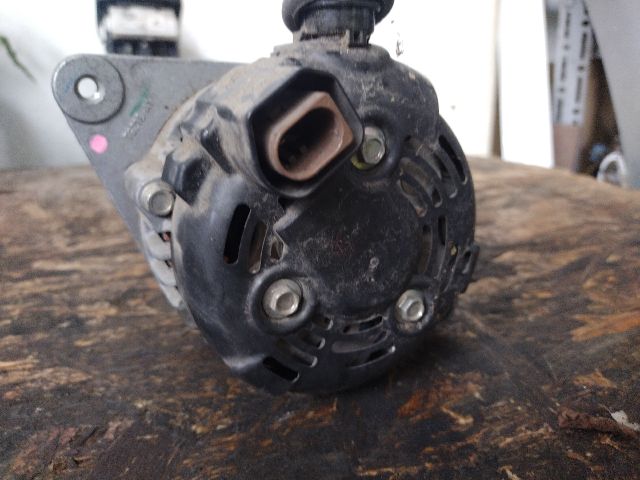 bontott SUZUKI CELERIO Generátor