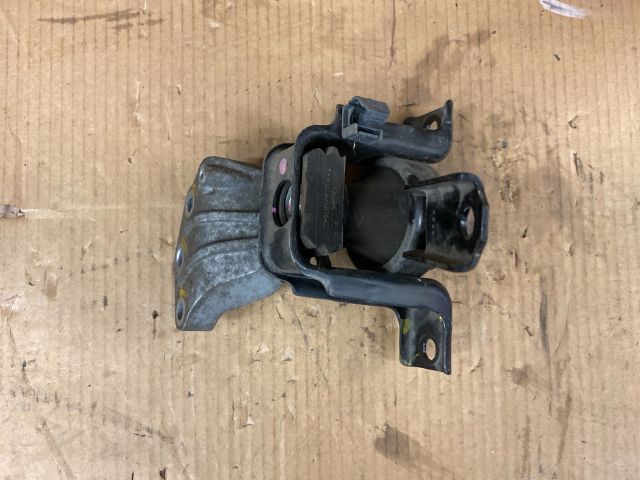 bontott SUZUKI CELERIO Motor Tartó Bak Jobb