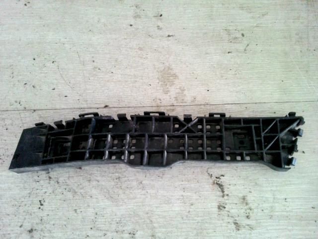 bontott SUZUKI CELERIO Bal hátsó Lökhárító Tartó (Műanyag)