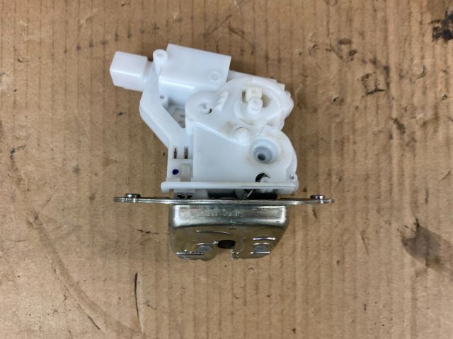 bontott SUZUKI CELERIO Csomagtérajtó Zárszerkezet