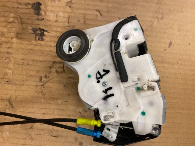 bontott SUZUKI CELERIO Jobb első Ajtózár