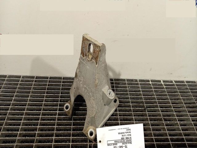 bontott SUZUKI GRAND VITARA Motor Tartó Bak Bal