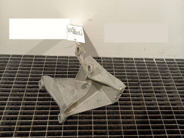 bontott SUZUKI GRAND VITARA Motor Tartó Bak Jobb