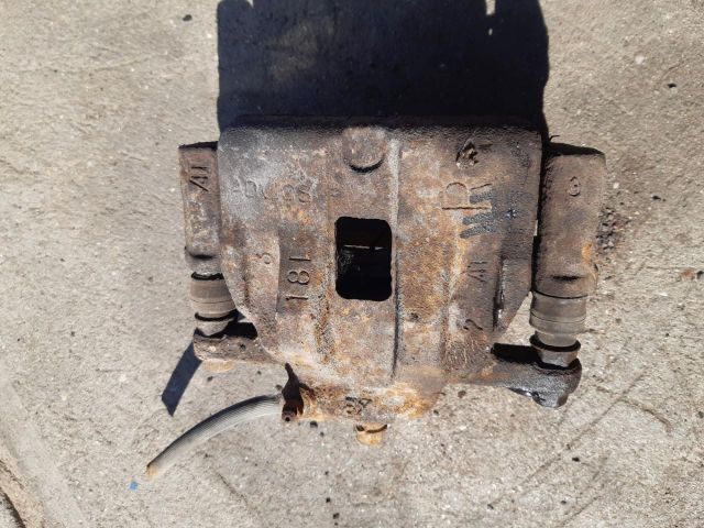 bontott SUZUKI GRAND VITARA Jobb első Féknyereg Munkahengerrel