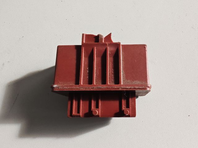 bontott SUZUKI GRAND VITARA Üzemanyag Szivattyú Relé