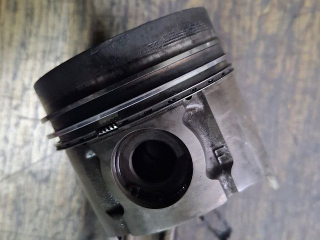 bontott SUZUKI GRAND VITARA Dugattyú és Hajtókar