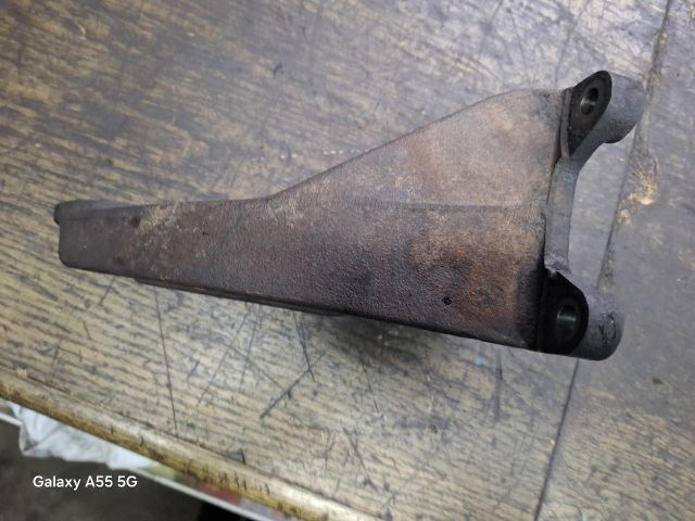 bontott SUZUKI GRAND VITARA Motor Tartó Bak Bal