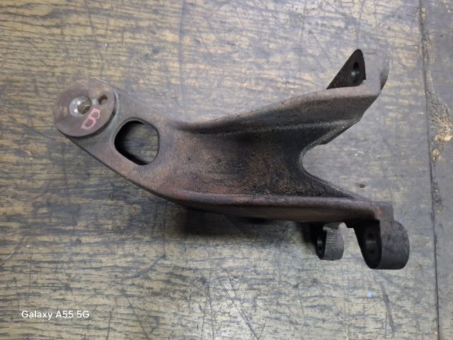 bontott SUZUKI GRAND VITARA Motor Tartó Bak Bal