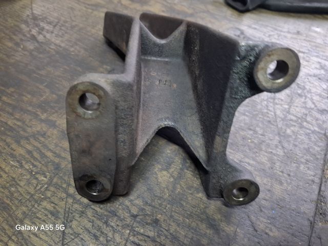 bontott SUZUKI GRAND VITARA Motor Tartó Bak Bal