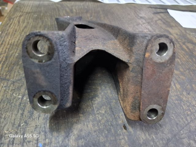 bontott SUZUKI GRAND VITARA Motor Tartó Bak Jobb