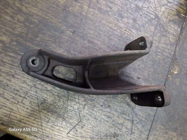 bontott SUZUKI GRAND VITARA Motor Tartó Bak Jobb