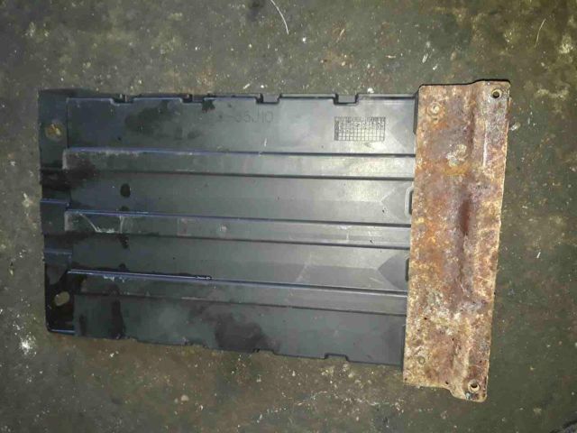 bontott SUZUKI GRAND VITARA Akkumulátor Tartó