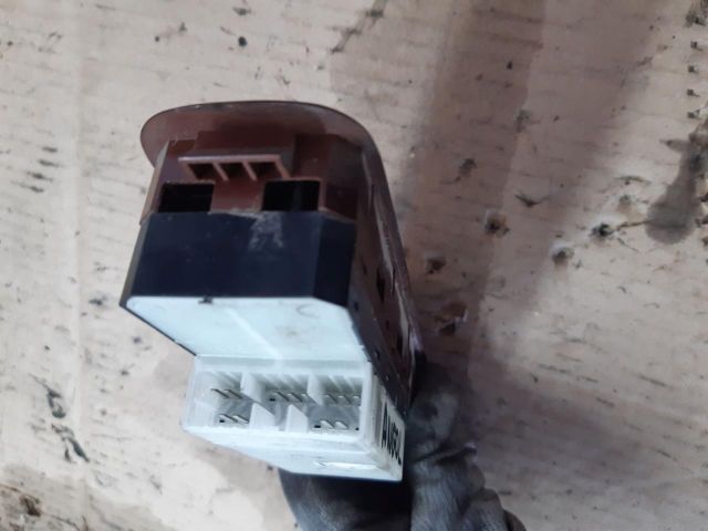 bontott SUZUKI GRAND VITARA Bal első Ablakemelő Kapcsoló