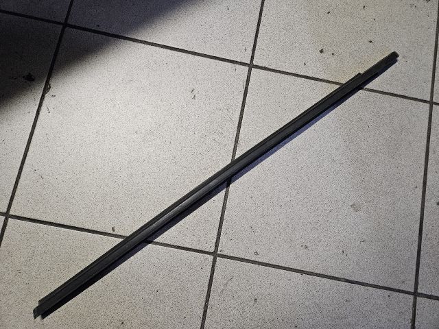 bontott SUZUKI GRAND VITARA Bal első Vízlehúzó Gumicsík