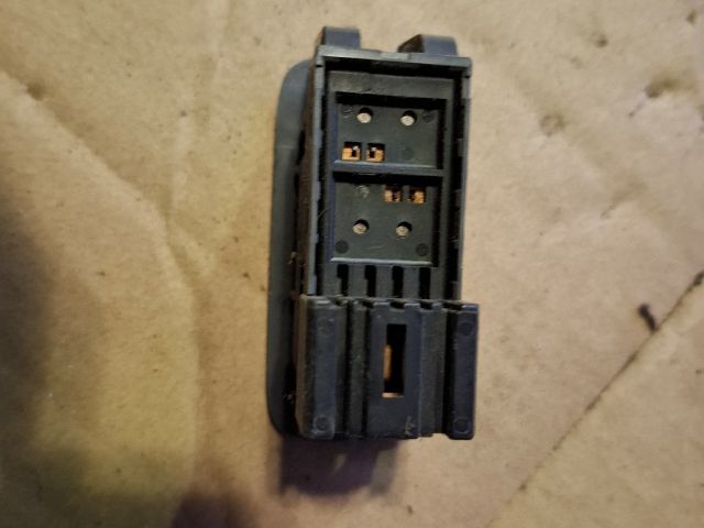 bontott SUZUKI GRAND VITARA Bal hátsó Ablakemelő Kapcsoló