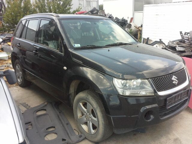 bontott SUZUKI GRAND VITARA Bal hátsó Ajtó (Részeivel)