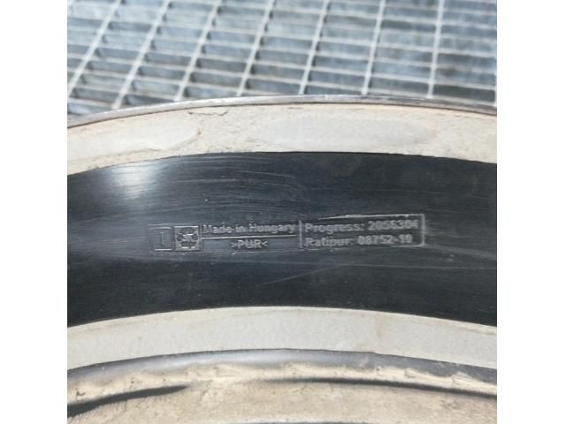 bontott SUZUKI GRAND VITARA Bal hátsó Sárvédő Díszléc