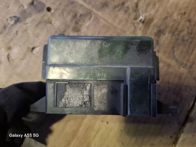 bontott SUZUKI GRAND VITARA Biztosítéktábla Csomagtér