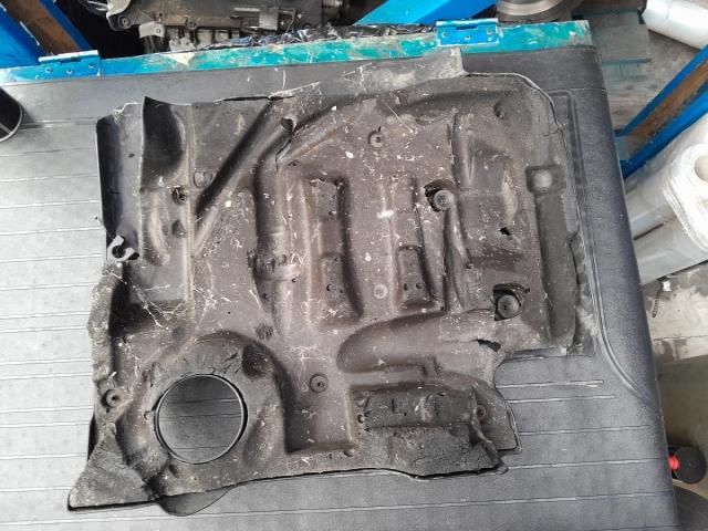 bontott SUZUKI GRAND VITARA Felső Hűtőburkolat