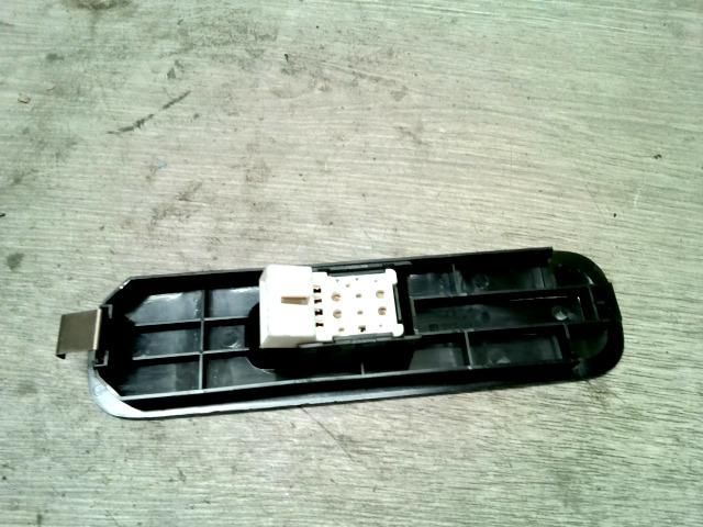 bontott SUZUKI GRAND VITARA Jobb első Ablakemelő Kapcsoló