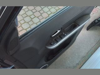 bontott SUZUKI GRAND VITARA Jobb első Ajtó (Részeivel)
