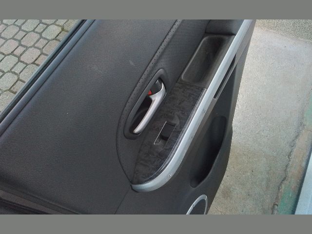 bontott SUZUKI GRAND VITARA Jobb hátsó Ajtó (Részeivel)