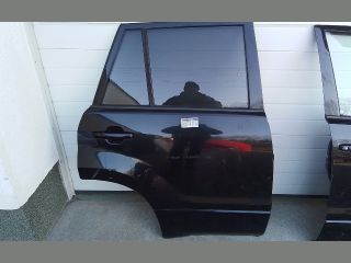 bontott SUZUKI GRAND VITARA Jobb hátsó Ajtó (Részeivel)