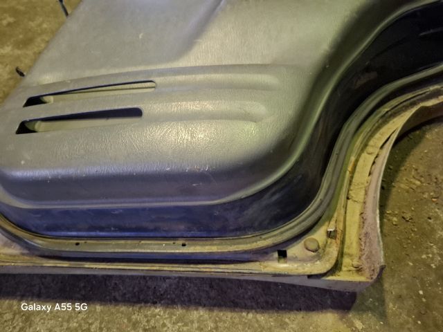 bontott SUZUKI GRAND VITARA Jobb hátsó Ajtó (Részeivel)