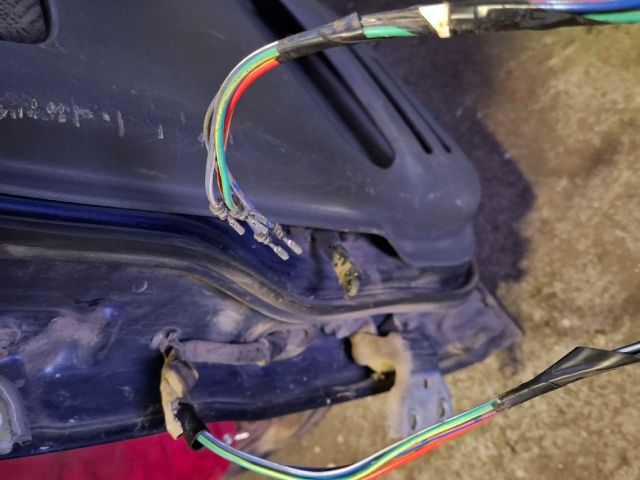 bontott SUZUKI GRAND VITARA Jobb hátsó Ajtó (Részeivel)