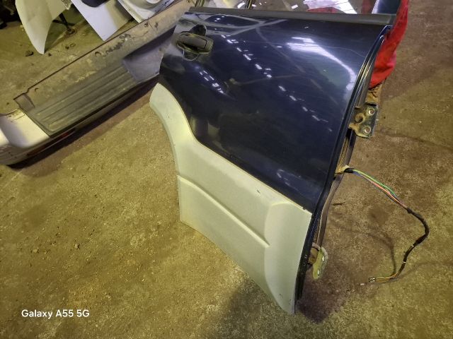 bontott SUZUKI GRAND VITARA Jobb hátsó Ajtó (Részeivel)