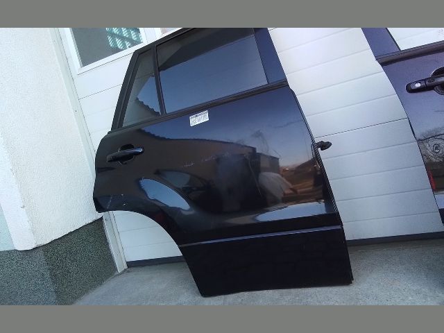 bontott SUZUKI GRAND VITARA Jobb hátsó Ajtó (Részeivel)