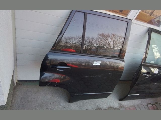 bontott SUZUKI GRAND VITARA Jobb hátsó Ajtó (Részeivel)