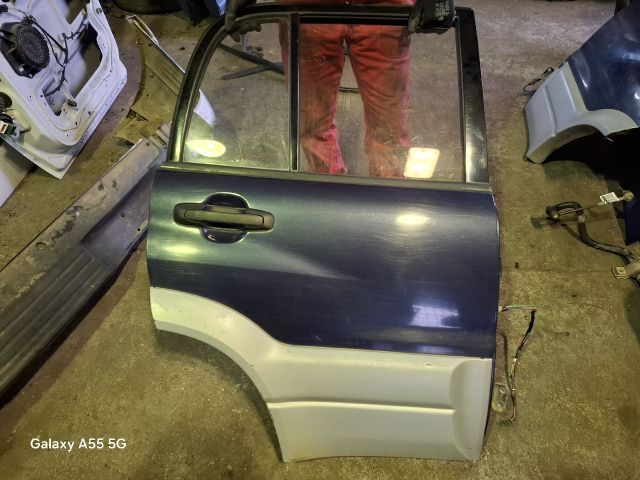 bontott SUZUKI GRAND VITARA Jobb hátsó Ajtó (Részeivel)