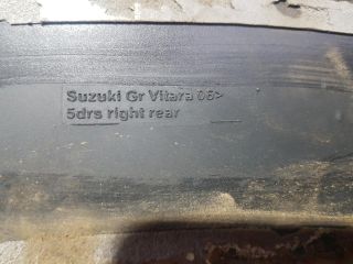 bontott SUZUKI GRAND VITARA Jobb hátsó Sárvédő Díszléc