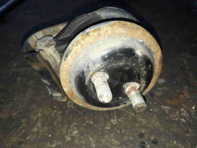 bontott SUZUKI GRAND VITARA Motor Tartó Bak Bal