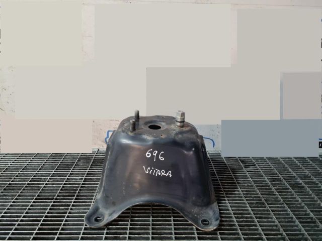 bontott SUZUKI GRAND VITARA Pótkerék Tartó