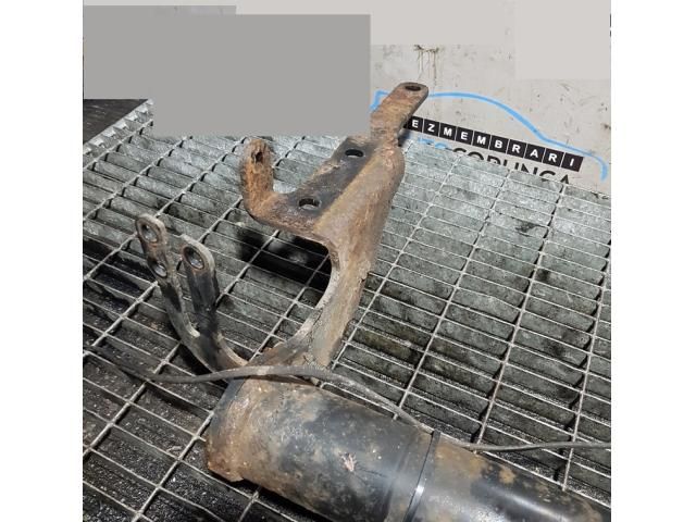 bontott SUZUKI GRAND VITARA Vonóhorog