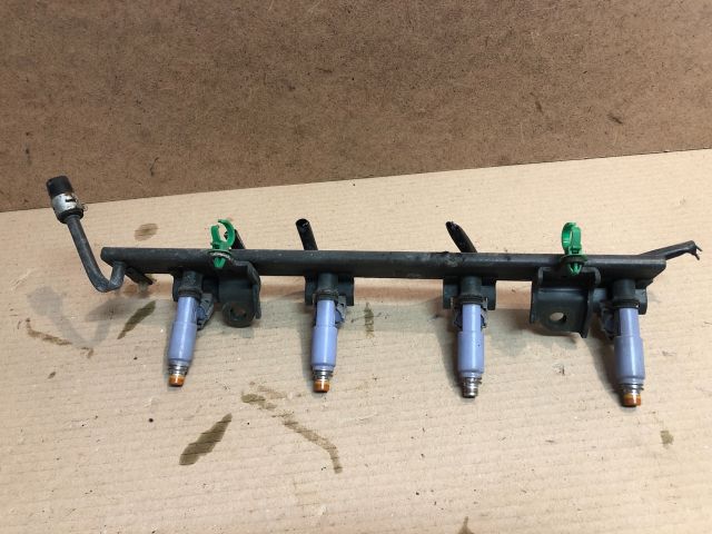 bontott SUZUKI IGNIS I Porlasztó Sor / Híd