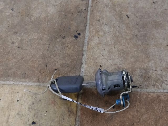 bontott SUZUKI IGNIS I Bal első Zárbetét